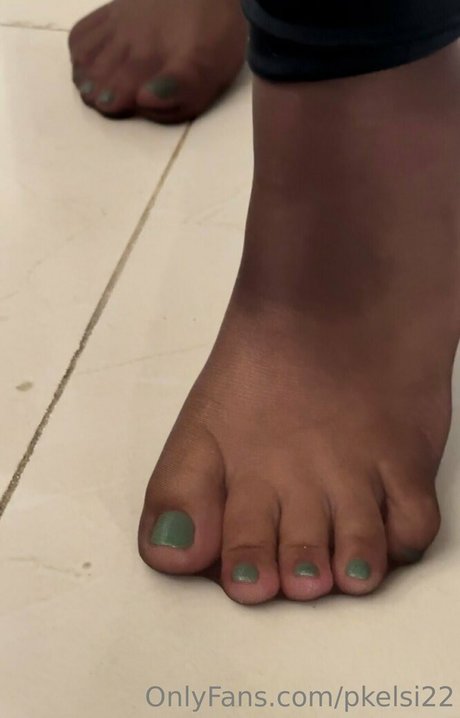 ティーンシーメールOnlyFans 裸 画像