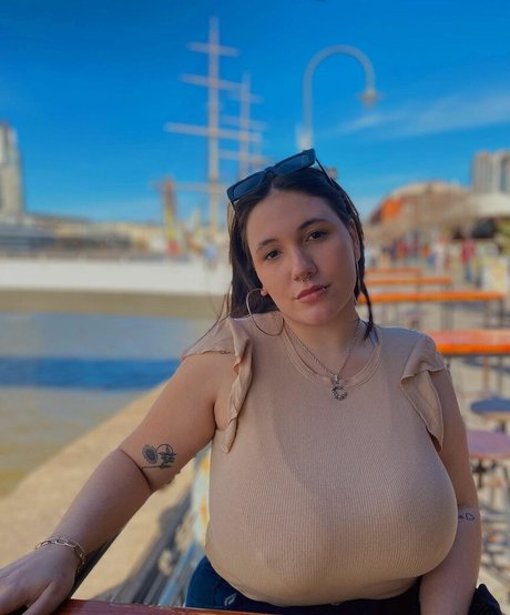 Coti Demozzi 美しいモデル 画像