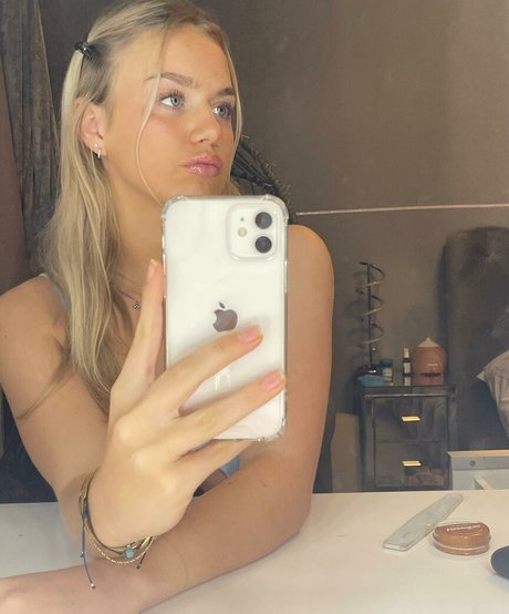 Gabriella Davies 素敵なスター 画像