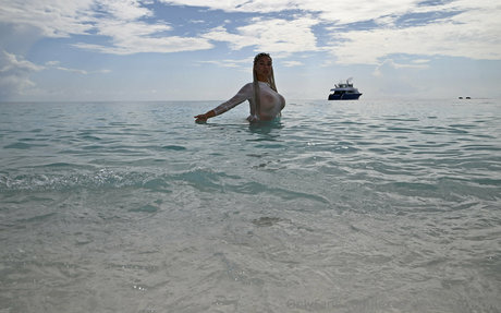 美しいアジアのOnlyFans 無料裸 写真