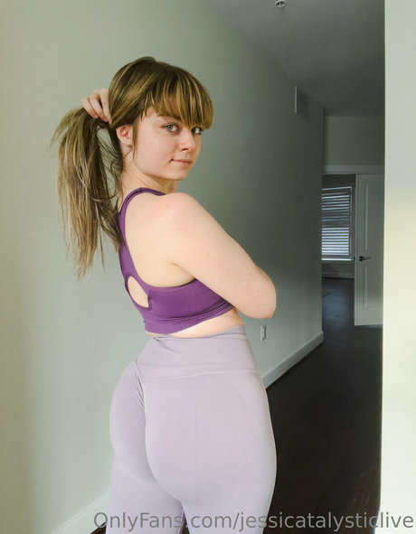 ブロンドヨガOnlyFans ポルノグラフィック 画像