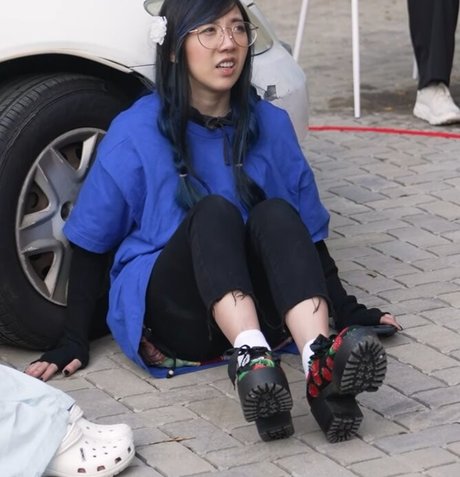 LilyPichu セクシーなスター 写真