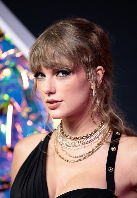 BBW 教師 OnlyFans 可愛い 画像