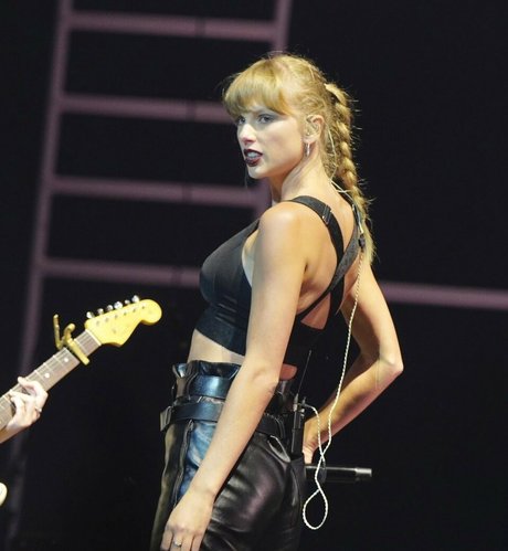 細身の巨乳OnlyFans アートポルノ ギャラリー