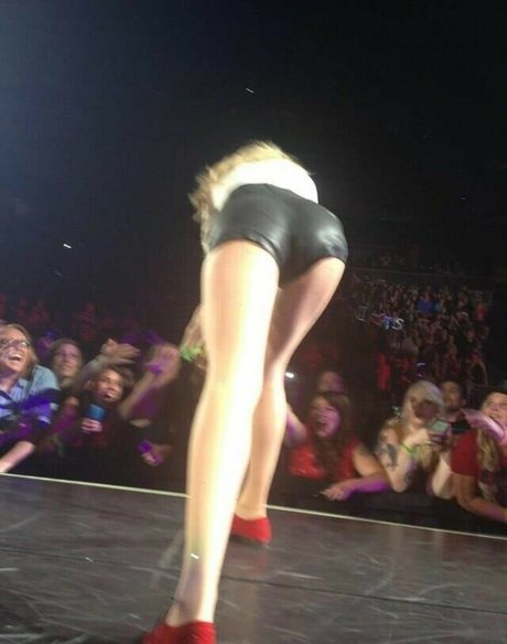 ボディビルダーカップルOnlyFans ホットセクシー 画像