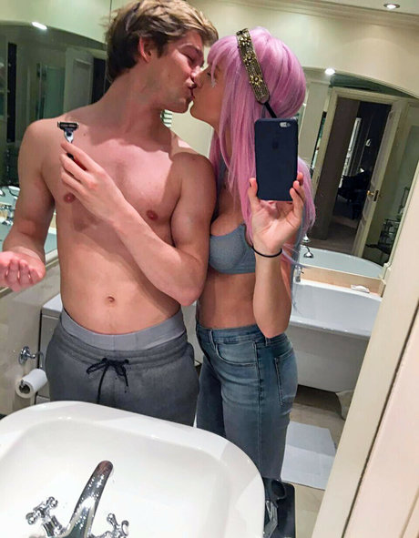 アジアンシャワー OnlyFans ヌード 画像