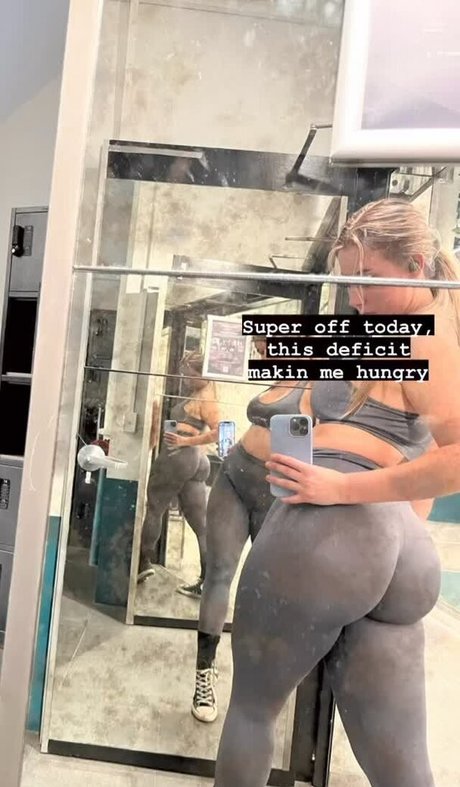 チンコを持つ女たち OnlyFans ホット裸 写真