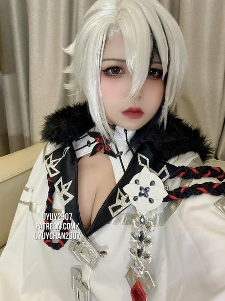 uyuy2907 ポルノモデル 写真