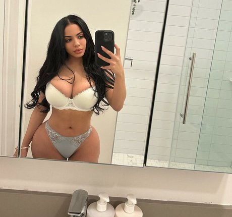 E dot セクシーモデル 写真