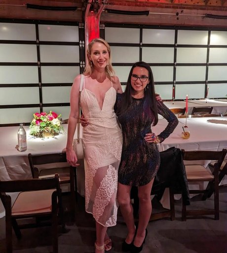 小柄なブロンドの熟女OnlyFans ベスト 画像