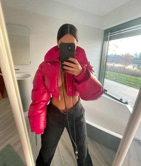 アジア人のタトゥー OnlyFans 美しいxxx 画像