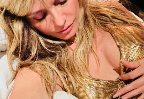 ブロンドヨガOnlyFans HD 写真