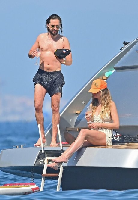 小柄なブロンドの熟女OnlyFans 無料セックス 画像