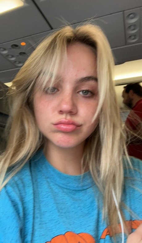 Emma Brooks かわいいモデル 写真