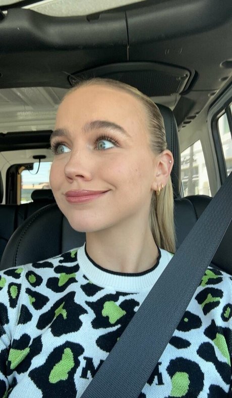 スターティーンオンリーファンズ 無料裸 画像