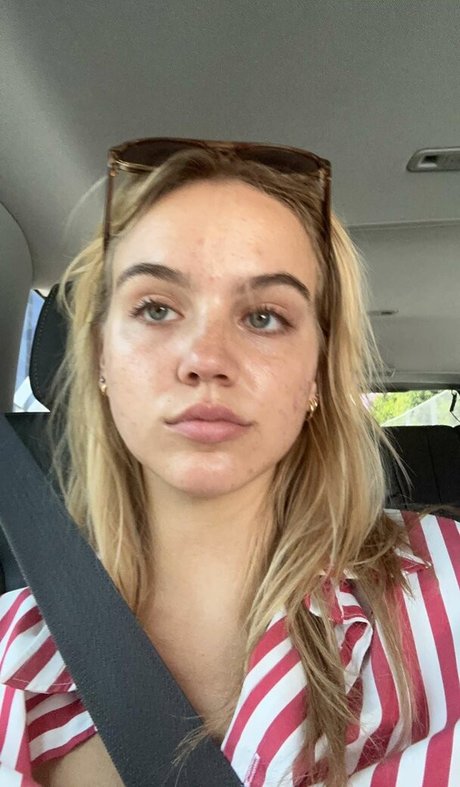 Emma Brooks ヌードスター 写真