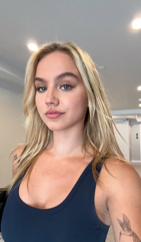 Emma Brooks ヌードスター ギャラリー