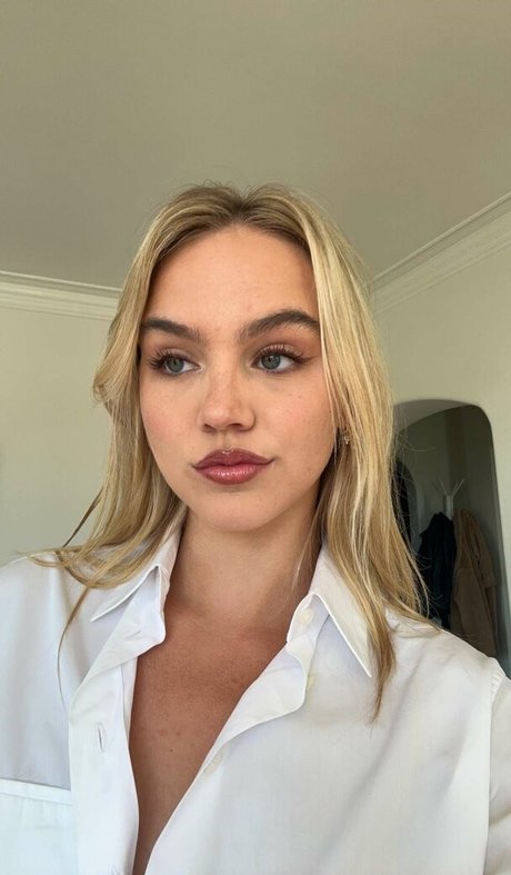 Emma Brooks アダルトスター アーカイブ