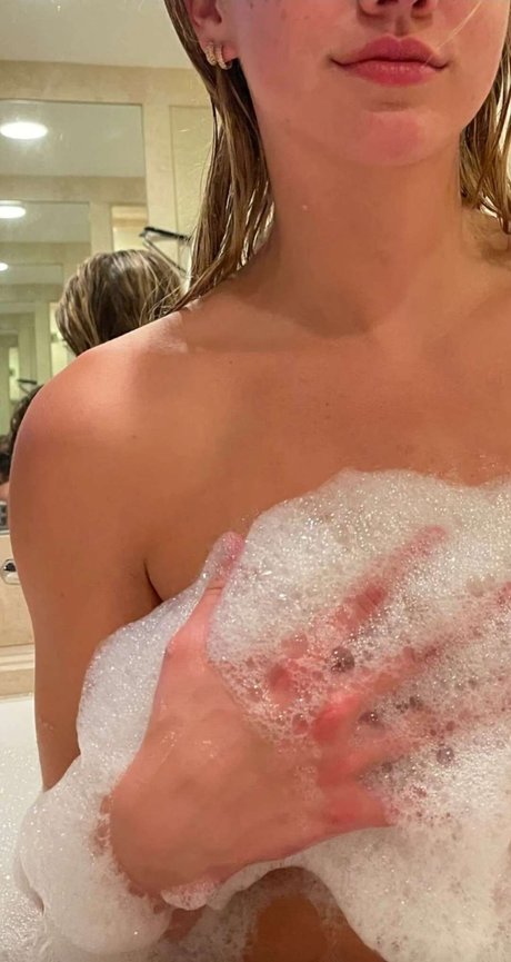 Emma Brooks ポルノモデル 写真