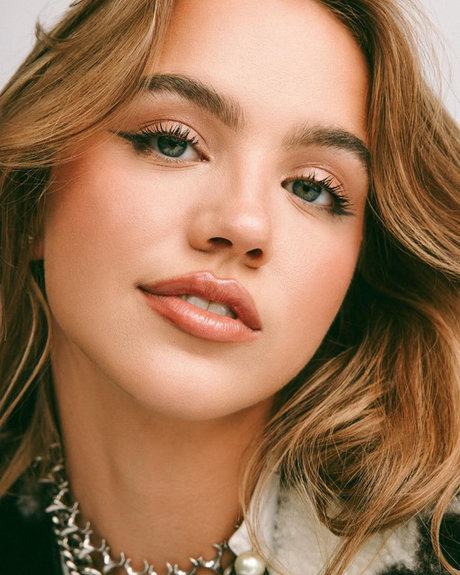 Emma Brooks 裸の女優 写真