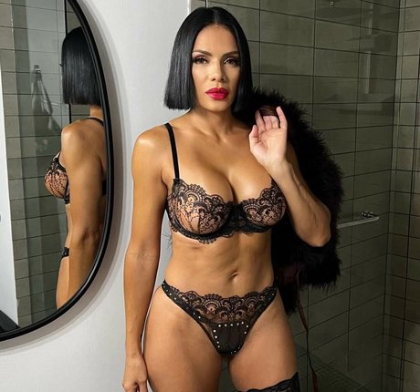 NinaUnrated ポルノスター 裸 写真