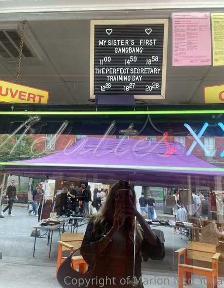 marionnakedyoga top profile image