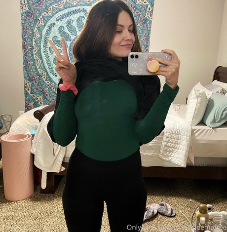 母乳オンリーファン ポルノグラフィック 写真