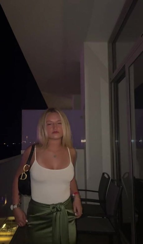 ゲイのラフなOnlyFans セクシーヌード 画像