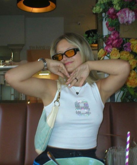 ブルネットの教師OnlyFans ポルノ ギャラリー