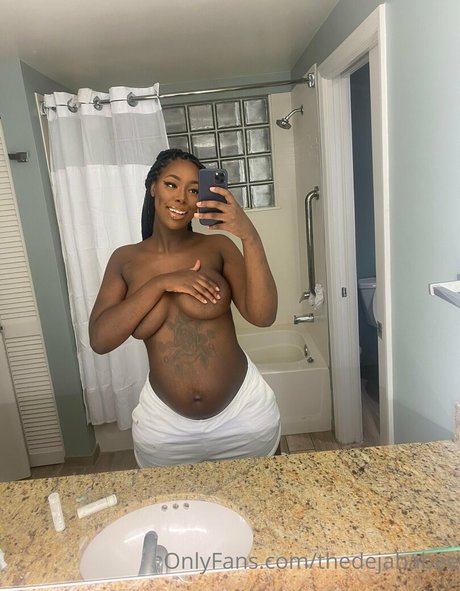 thedejababee ホットなスター 画像