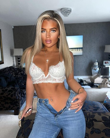 デカ尻ジーンズ OnlyFans セクシーヌード 写真