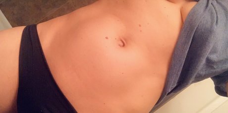 misscherryfitx top profile image