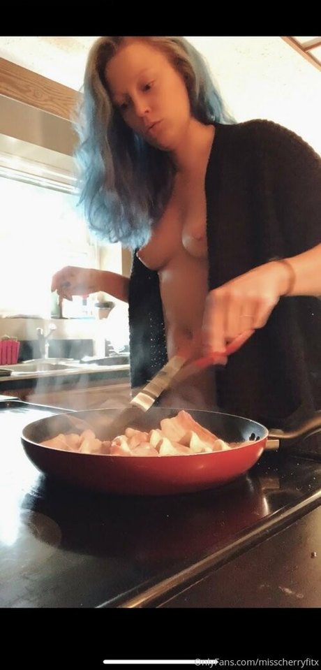misscherryfitx ヌードのポルノスター 写真