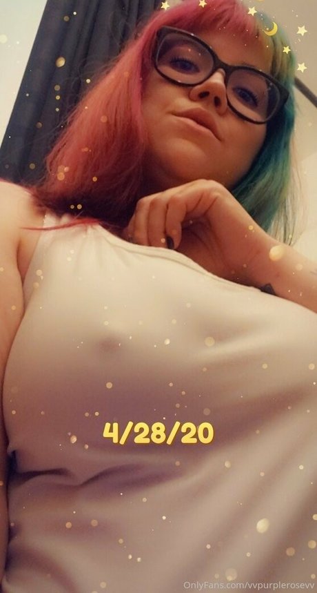 若いティーンのOnlyFans 美しいヌード 写真