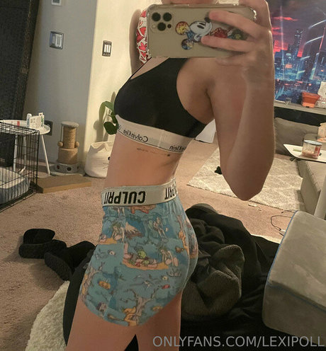 スイミングプール OnlyFans 無料ヌード 写真