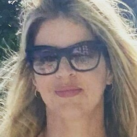 Mariana Santos top profile image