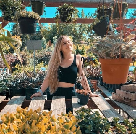 Nicki Taylor ヌードモデル 画像