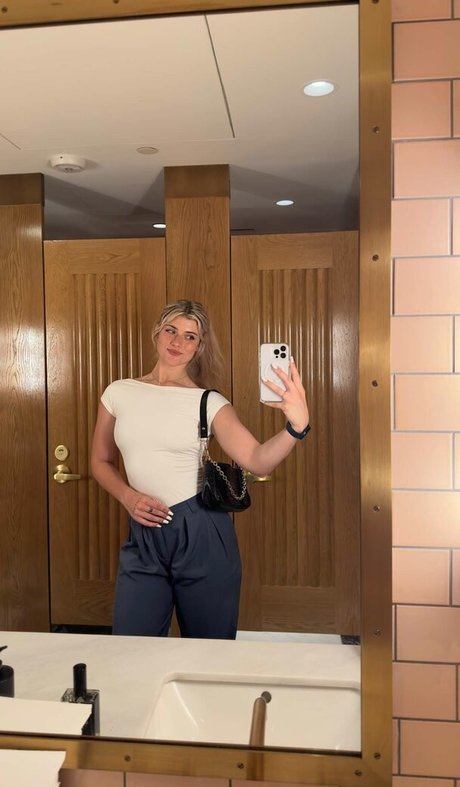 ティーンのおっぱいOnlyFans ホット 写真