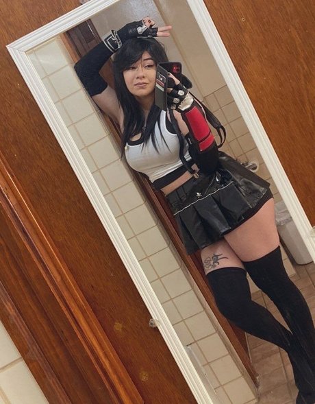 Tiffany Lockheart ホットなモデル ギャラリー