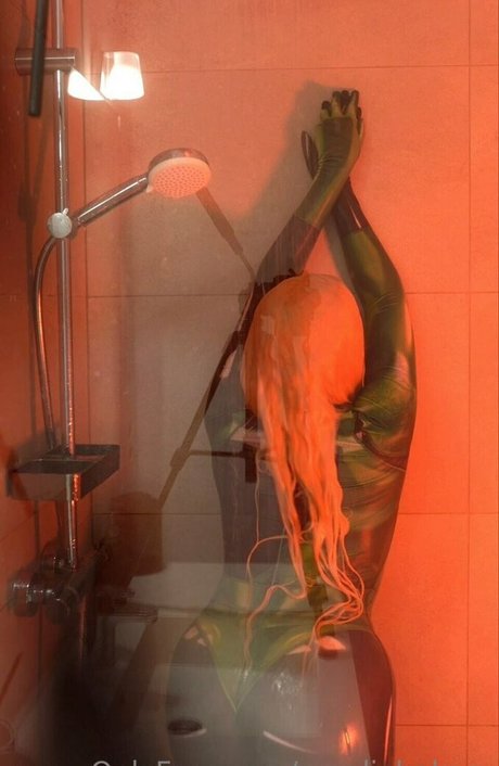 Aurelia Baker セクシーモデル ギャラリー