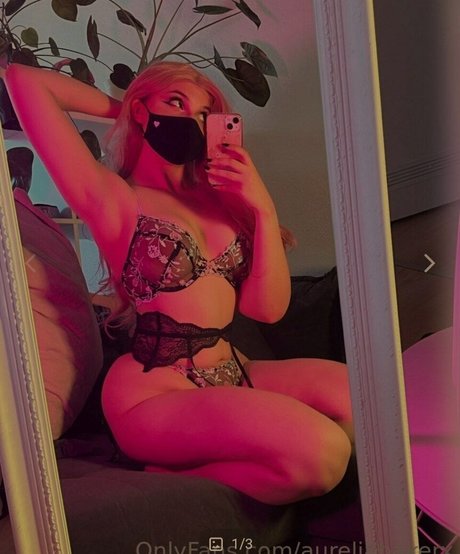 Aurelia Baker 完璧なポルノスター 画像