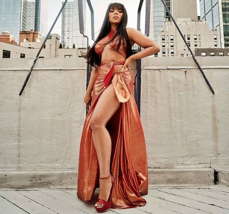 裸のプリンセスOnlyFans ヌード ギャラリー