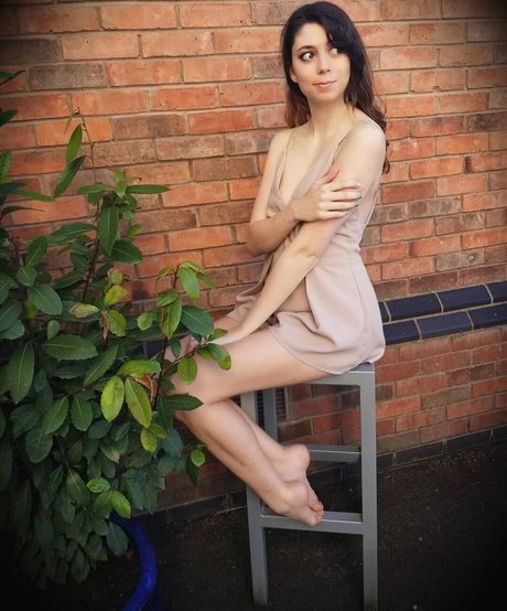 Uncanny Megan ポルノモデル 写真