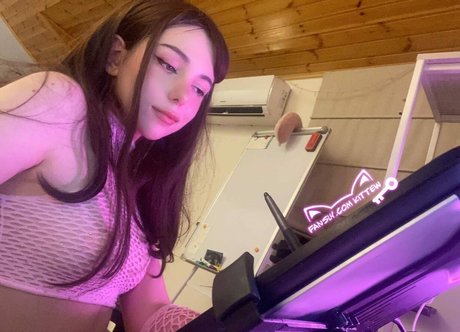 Kittew 裸の女優 写真