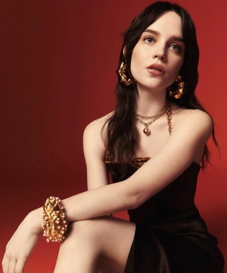 Sophie Thatcher アダルト女優 写真