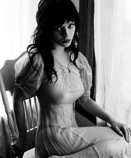 Sophie Thatcher profile image