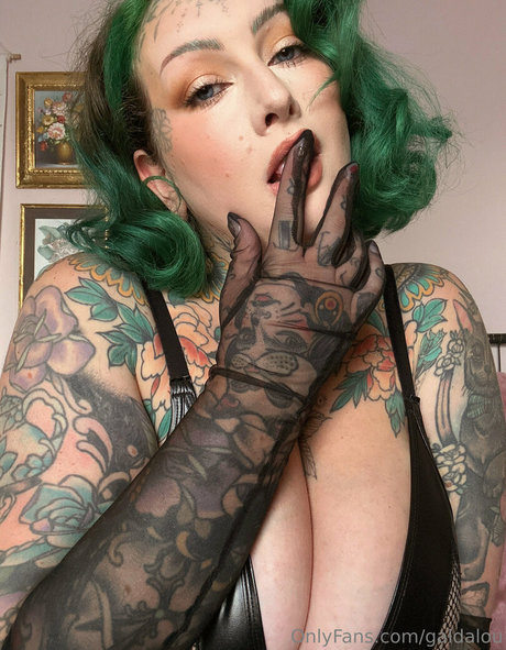 GaldaLou ポルノスター HD 画像