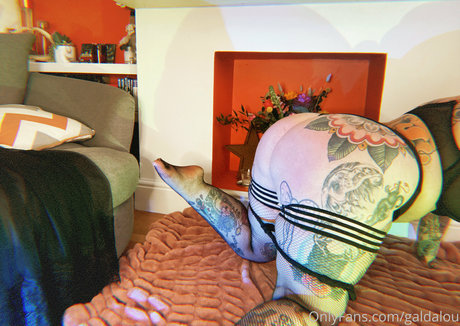 おばあちゃんの巨乳OnlyFans ポルノ 画像