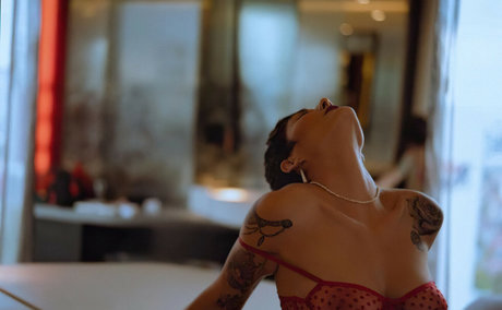 Miss lady bug ヌード女優 写真