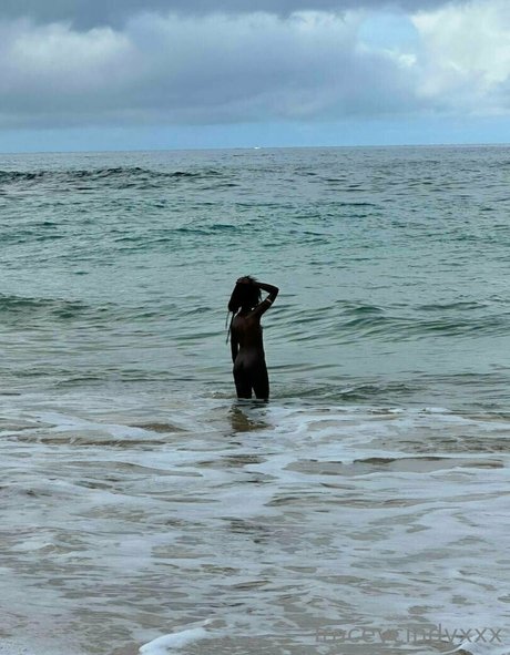 日焼けしたOnlyFans ヌード 画像